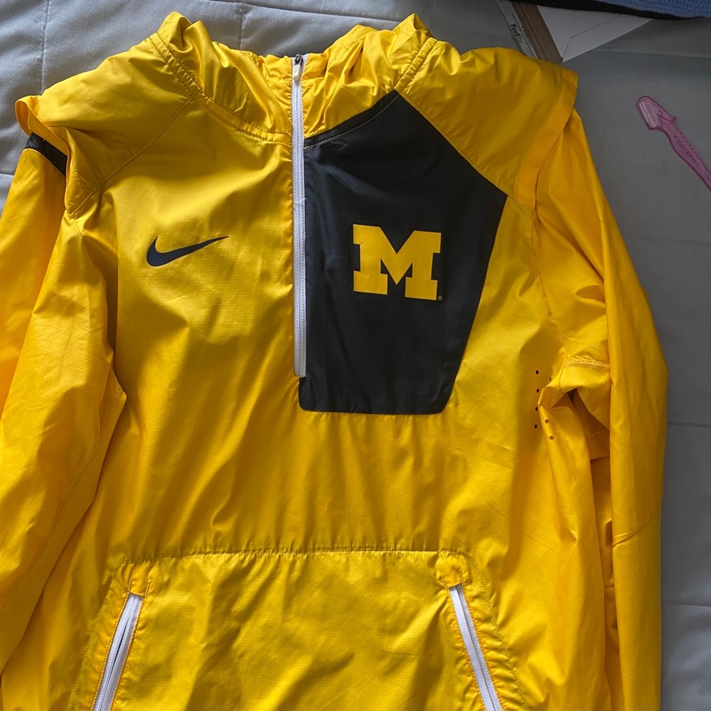 Nike Hooded windbreaker 1/4 zip Michigan